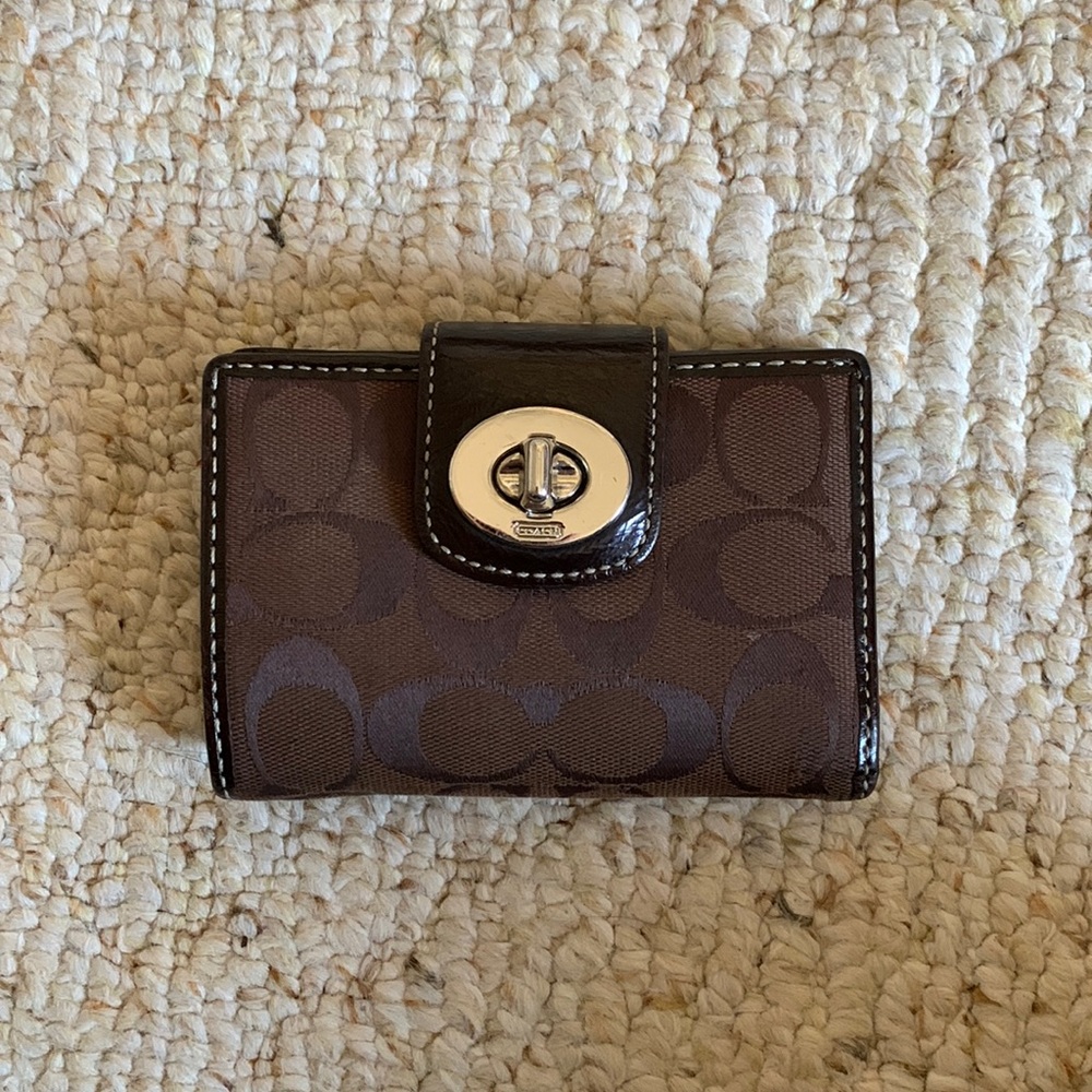 Coach Turn-lock signature medium Wallet